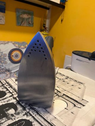 Ferro da stiro con asse