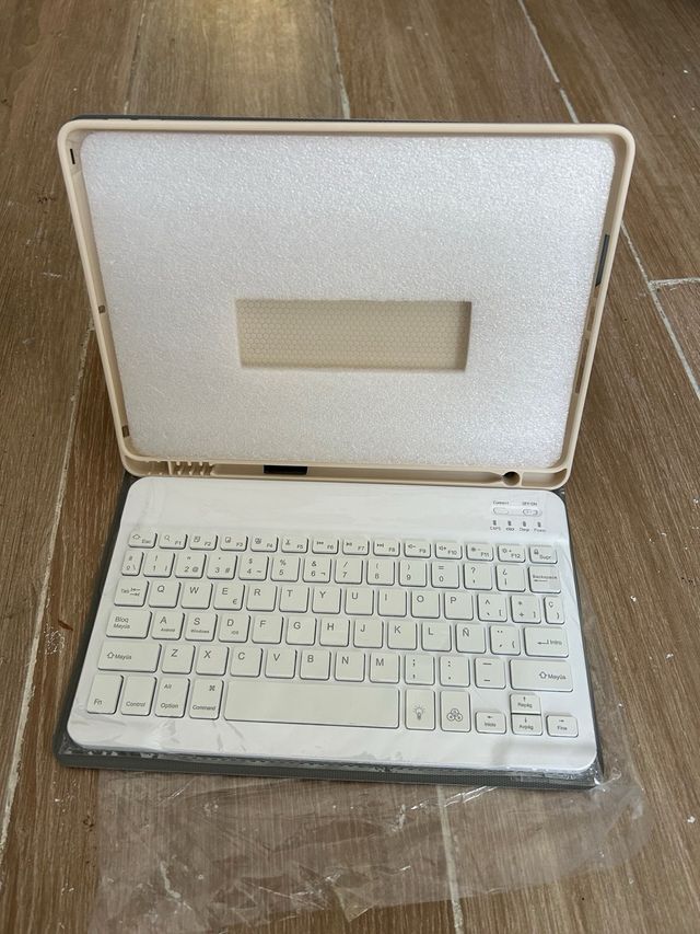 Funda teclado iPad 10.2” 7 gen y 8 gen y 9 gen