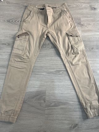 Pantalón cargo JackandJones