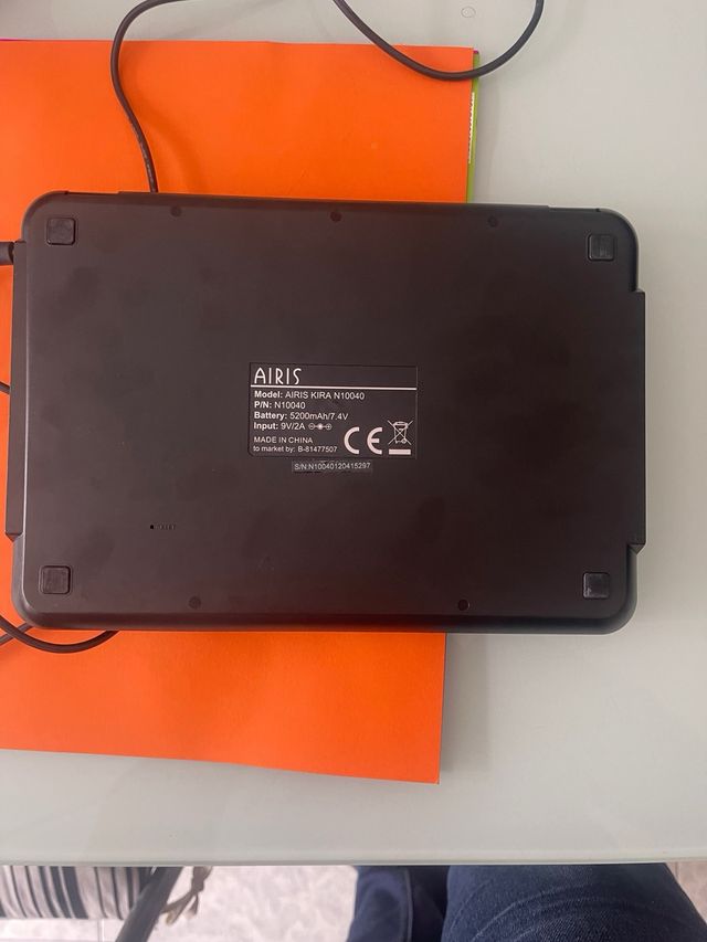 Netbook Airis Kira N10040