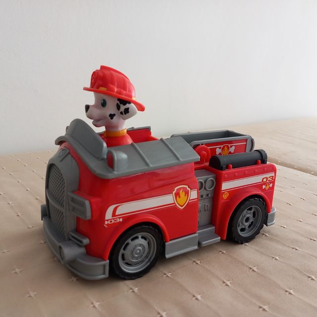 Coche teledirigido patrulla canina