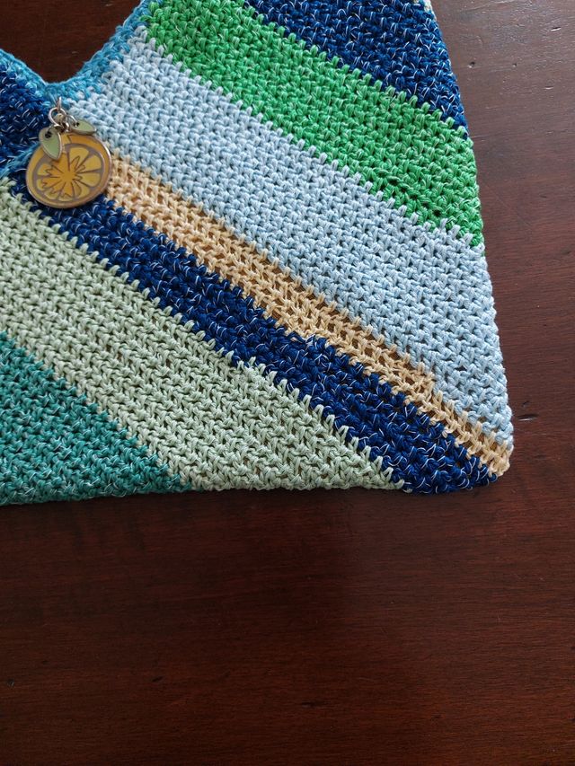 Borsa grande all'uncinetto