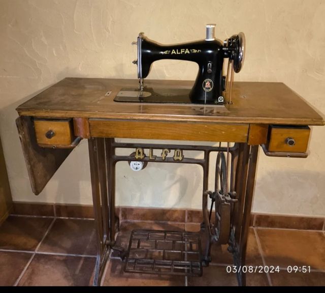 Maquina de coser Antigua Alfa