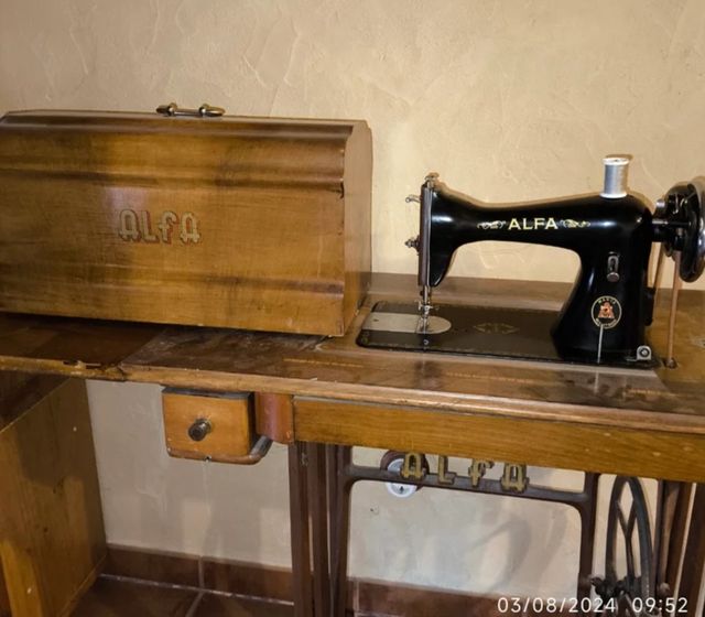 Maquina de coser Antigua Alfa