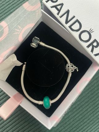 Pandora con 2 charms