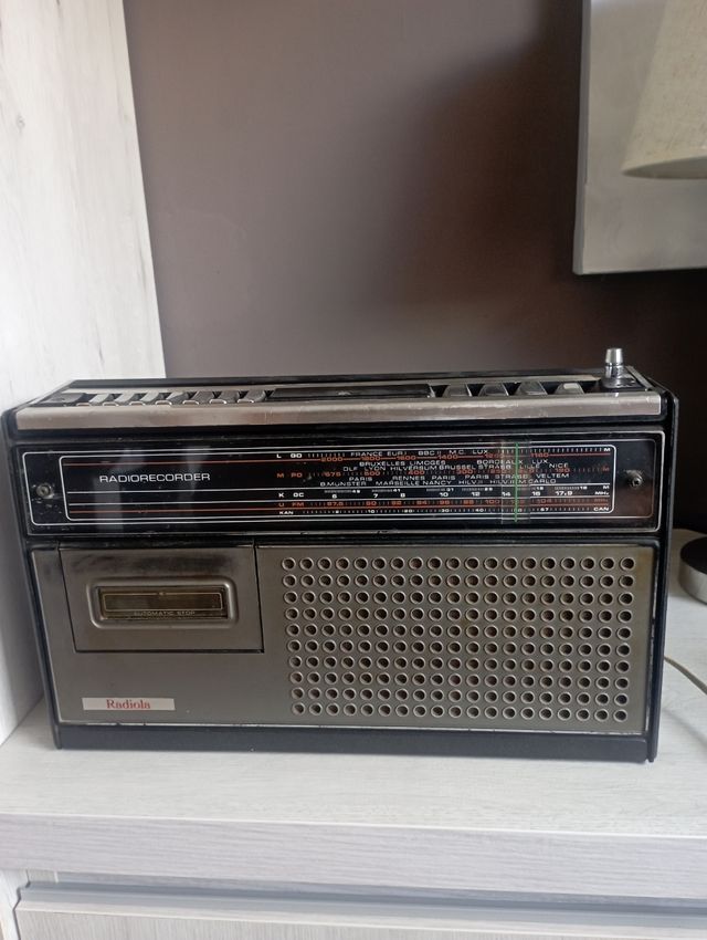Radio cassette antiguo