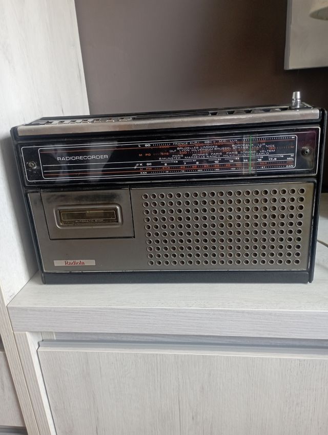Radio cassette antiguo