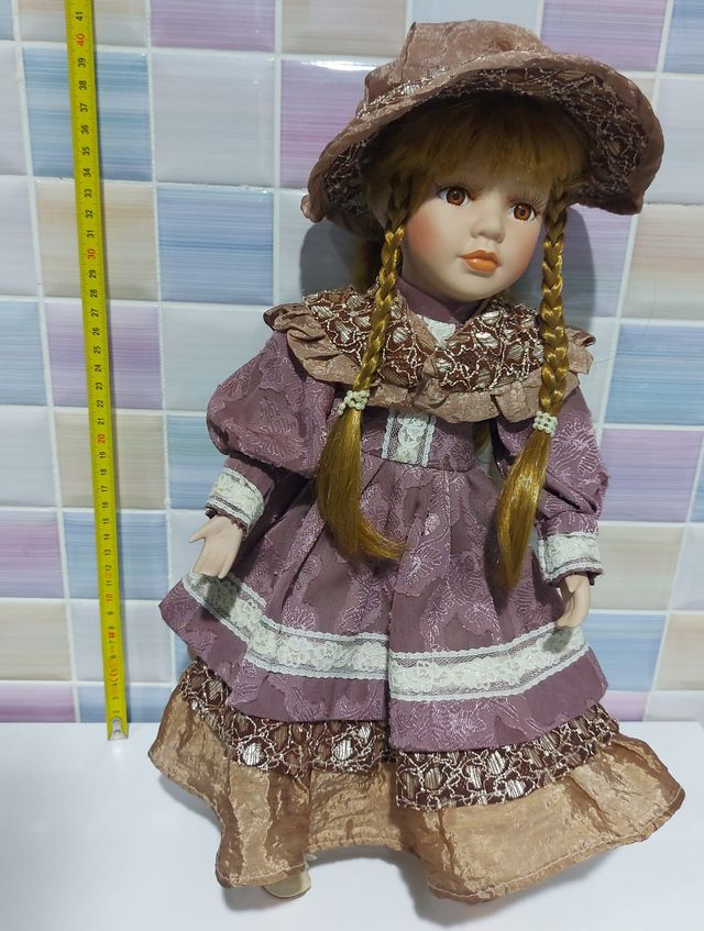 Muñeca de porcelana vintage