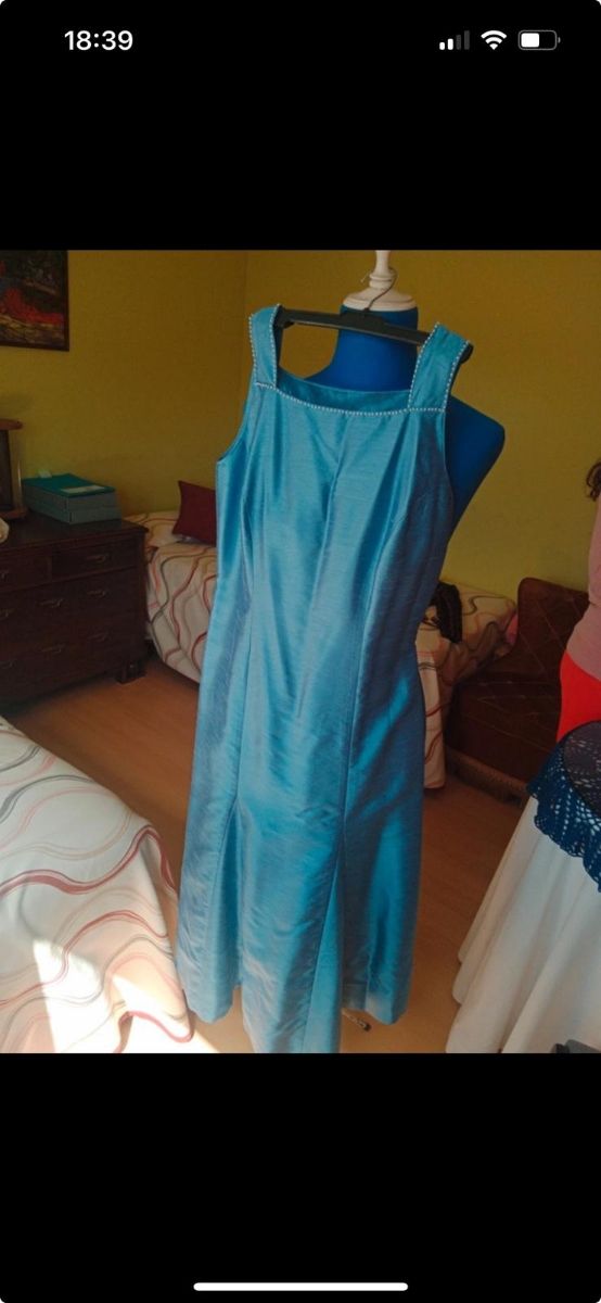 vestido azul de tirantes