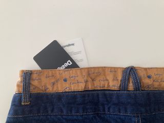 Desigual. Pantalón vaquero azul. Talla W32