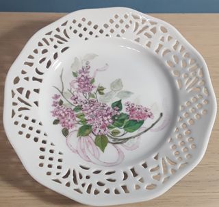 Piatto in ceramica traforata