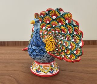 Pavone in ceramica di Caltagirone 