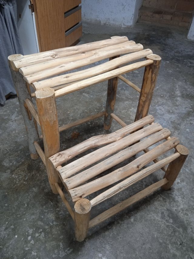 Escalera/ banco de madera natural