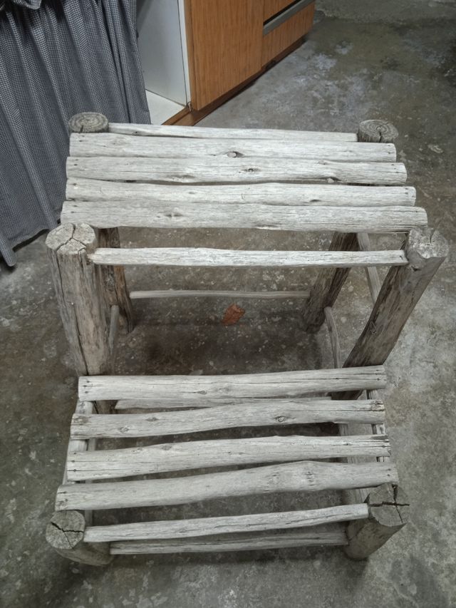 Escalera/ banco de madera natural