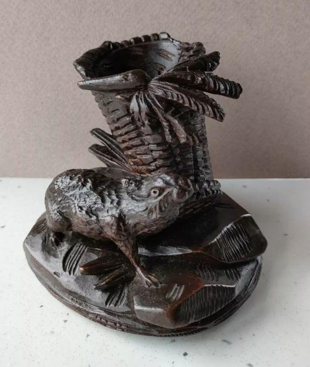 Antico contenitore legno intagliato sec