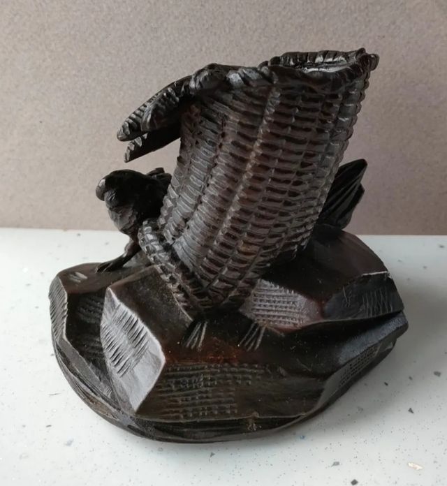 Antico contenitore legno intagliato sec