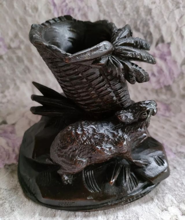 Antico contenitore legno intagliato sec