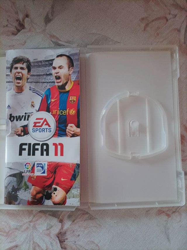 Capa e folheto FIFA 2011 PSP