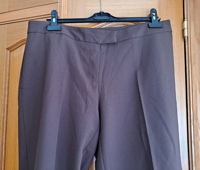 Pantalón marrón. Yessica. XL. Sin estrenar