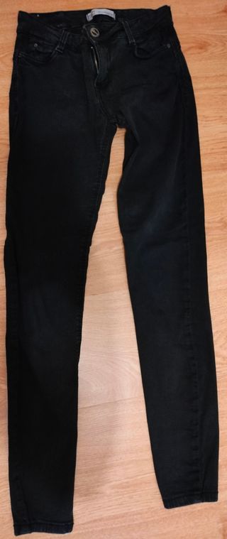 PANTALÓN BERSHKA NEGRO