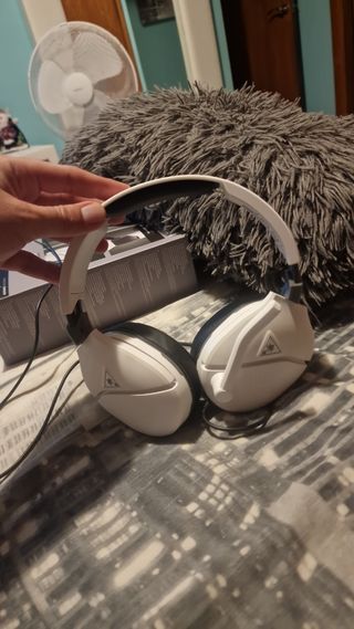 PS4 SLIM + 3 MANDOS + 8 JUEGOS + CASCOS