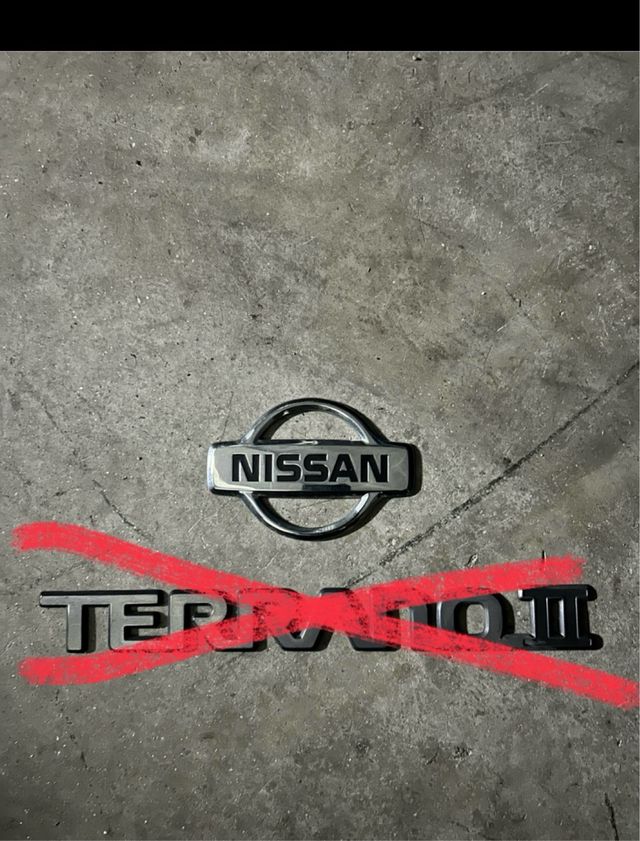 Anagrama Nissan Terrano II portón trasero