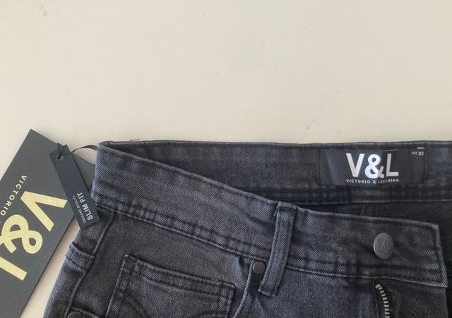 Victorio & Lucchino. Pantalón vaquero slim. W32