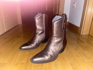 Botín campero color bronce de Patrizia Bonfanti