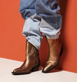 Botín campero color bronce de Patrizia Bonfanti