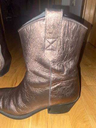 Botín campero color bronce de Patrizia Bonfanti