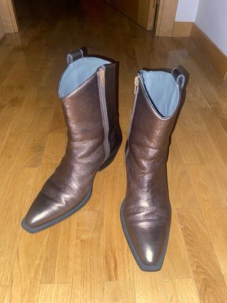 Botín campero color bronce de Patrizia Bonfanti