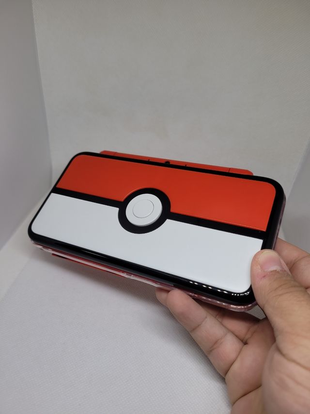 New 2ds xl pokeball + juegos