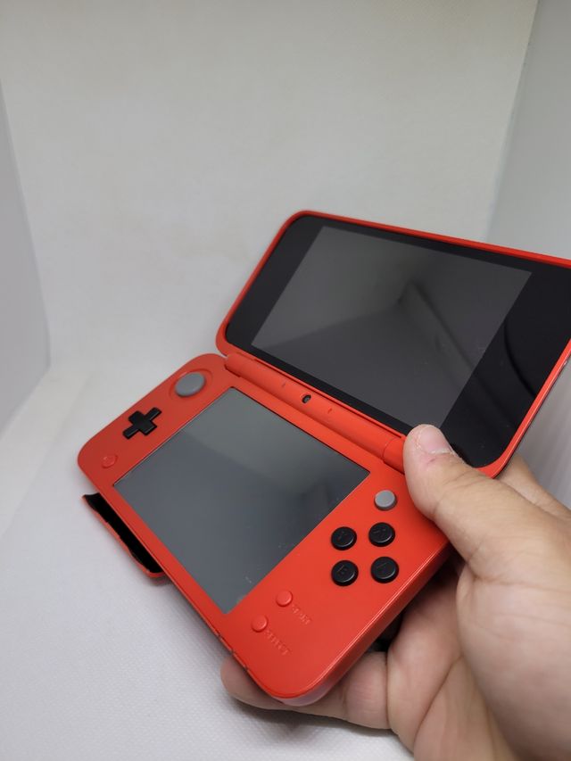 New 2ds xl pokeball + juegos