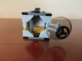 Lego La Huida de Invizable con el Oro (70167)