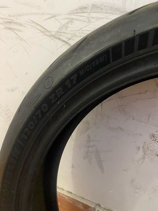 Neumatico delantero moto