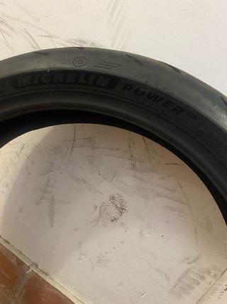 Neumatico delantero moto