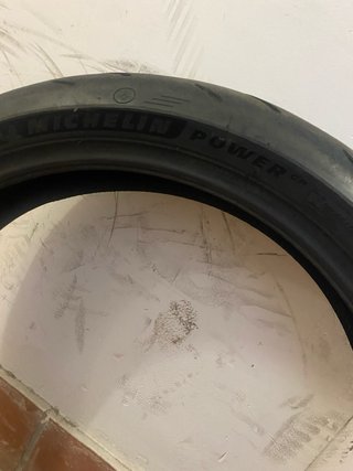 Neumatico delantero moto