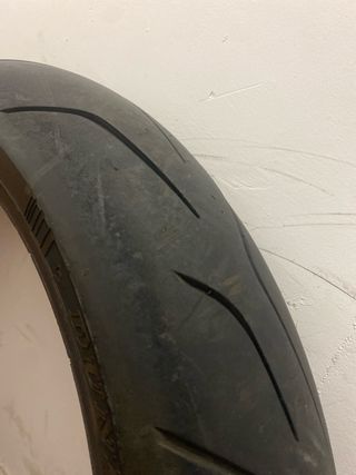Neumatico delantero moto
