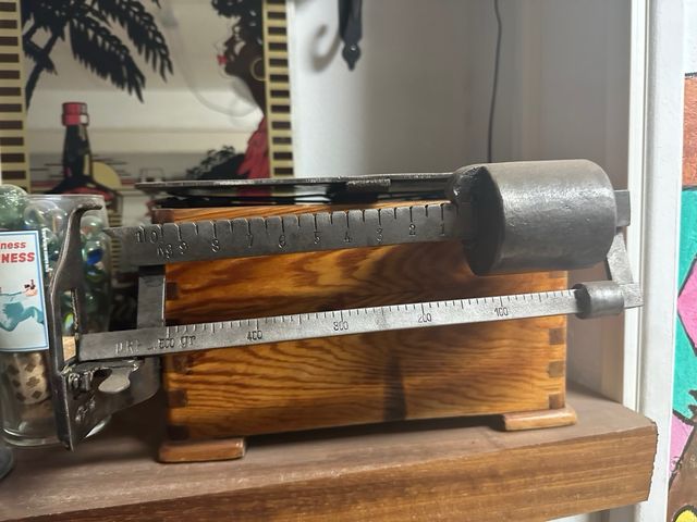 Antigua báscula artesanal