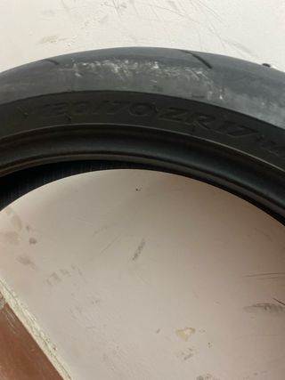 Neumatico delantero moto
