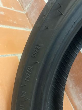 Neumatico delantero moto