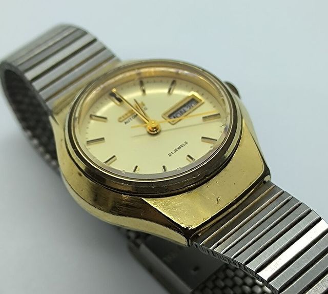 VINTAGE CITIZEN CON CAPUCHA MUJER DAY DATE