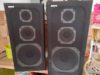 Amplificador vintage con altavoces