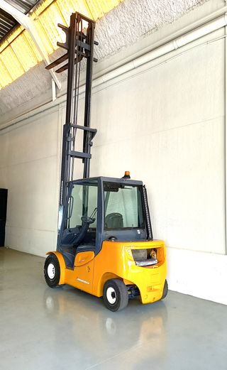 CARRETILLA ELEVADORA ELÉCTRICA