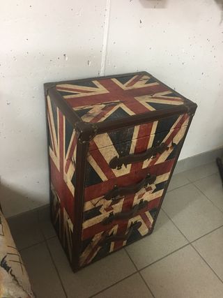 cassettiera con bandiera