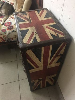 cassettiera con bandiera