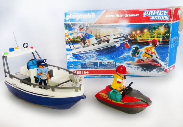 Patrulla Guardacostas y Ladrón en lancha