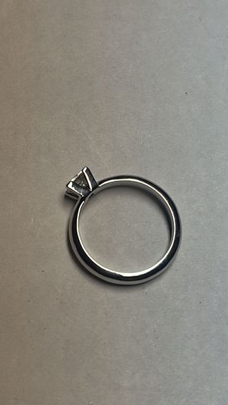 Soltario con brillante talla princesa 0,71 ct