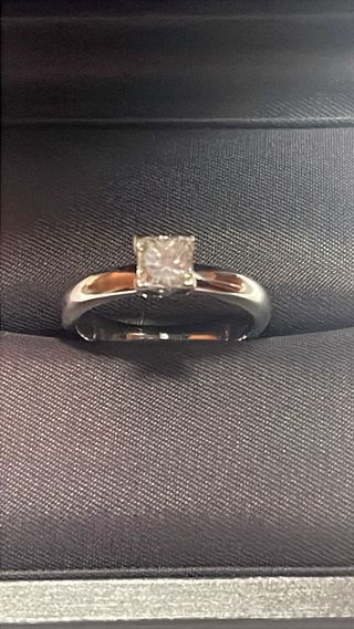 Soltario con brillante talla princesa 0,71 ct