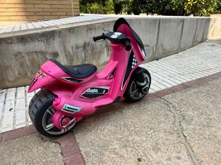 Moto correpasillos niña